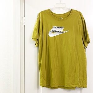 Nike green short sleeve t-shirt